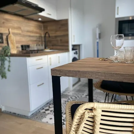 Gare A 3 Min A Pied De La Gare Daire