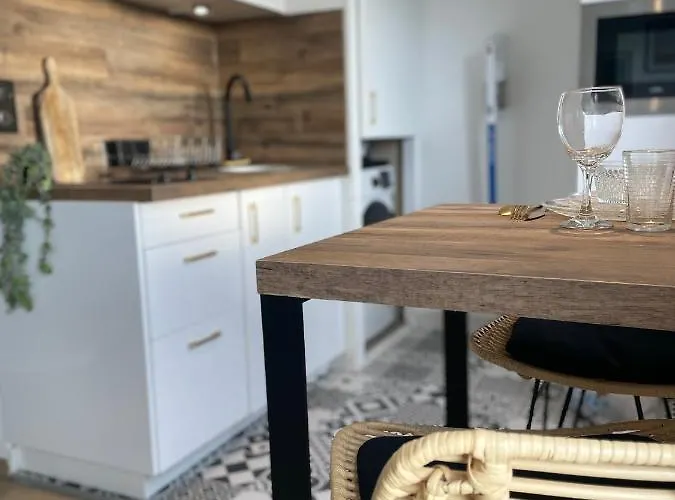 Gare A 3 Min A Pied De La Gare Апартаменты