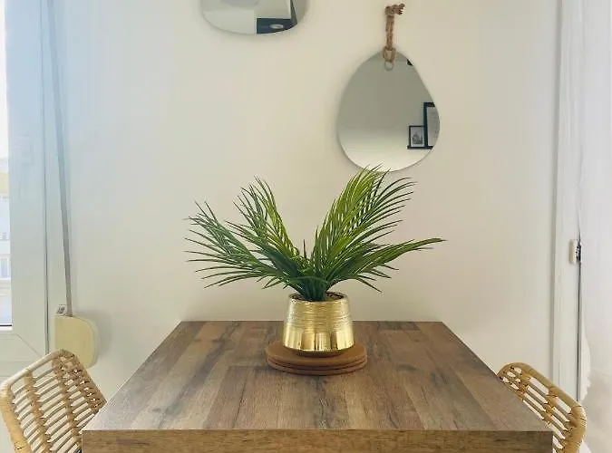 Gare A 3 Min A Pied De La Gare Апартаменты *